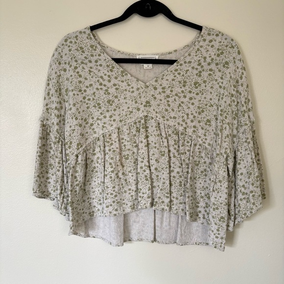 Love Riche Tops - Love Riche Green Floral Blouse Size Medium